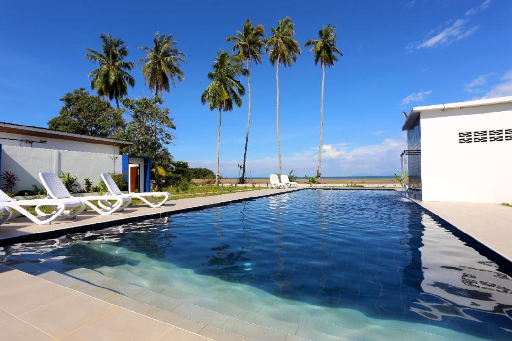 Rafflesia Resort Lundu Екстериор снимка