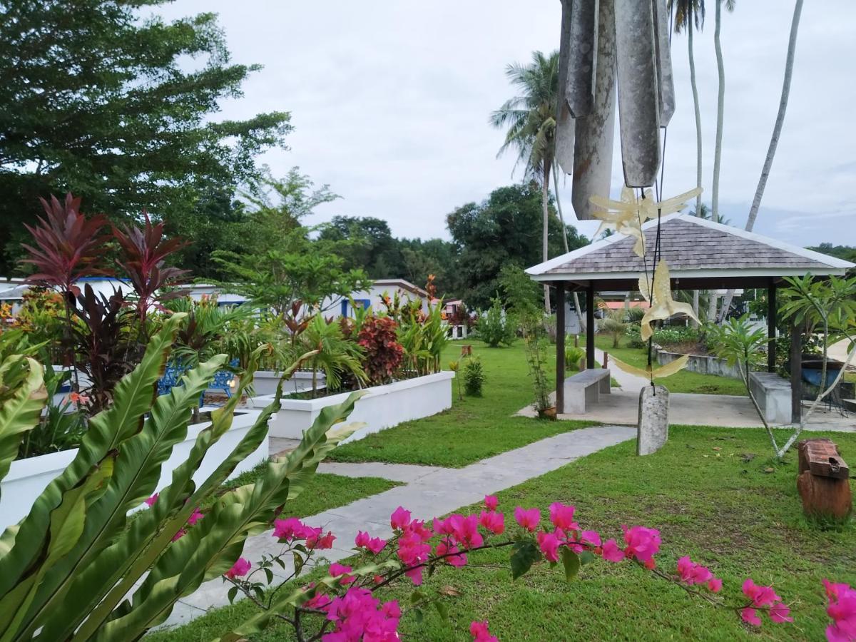 Rafflesia Resort Lundu Екстериор снимка