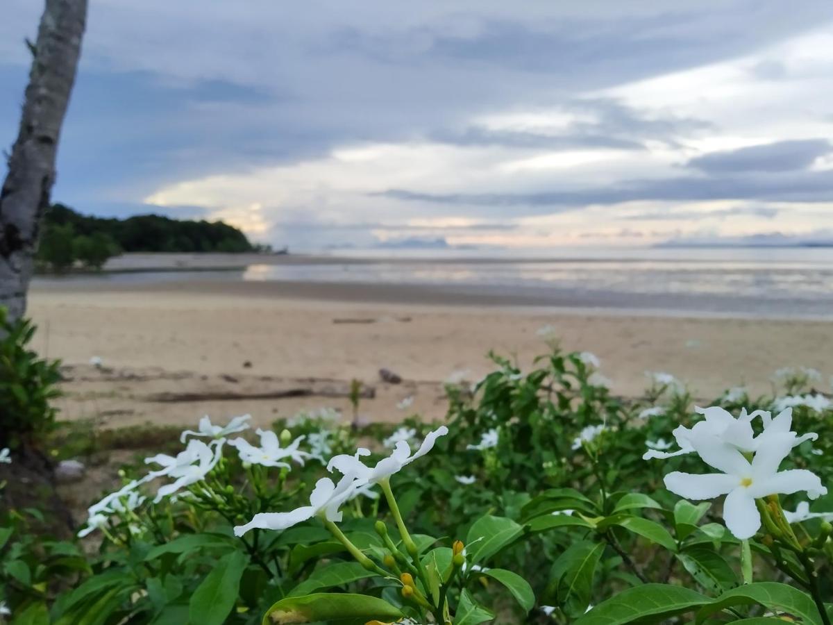 Rafflesia Resort Lundu Екстериор снимка